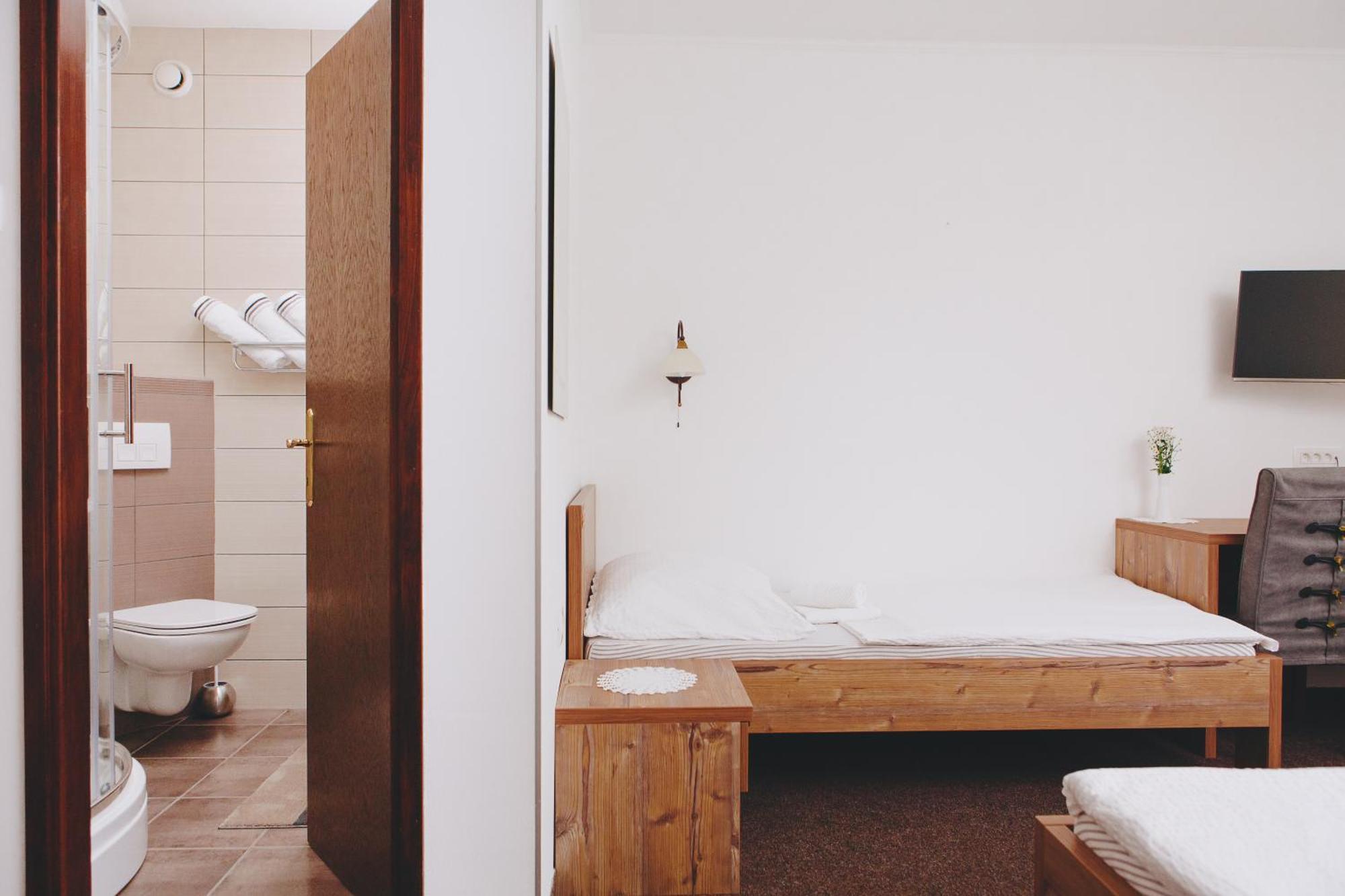 Gostisce Krivograd Hotell Prevalje Rum bild