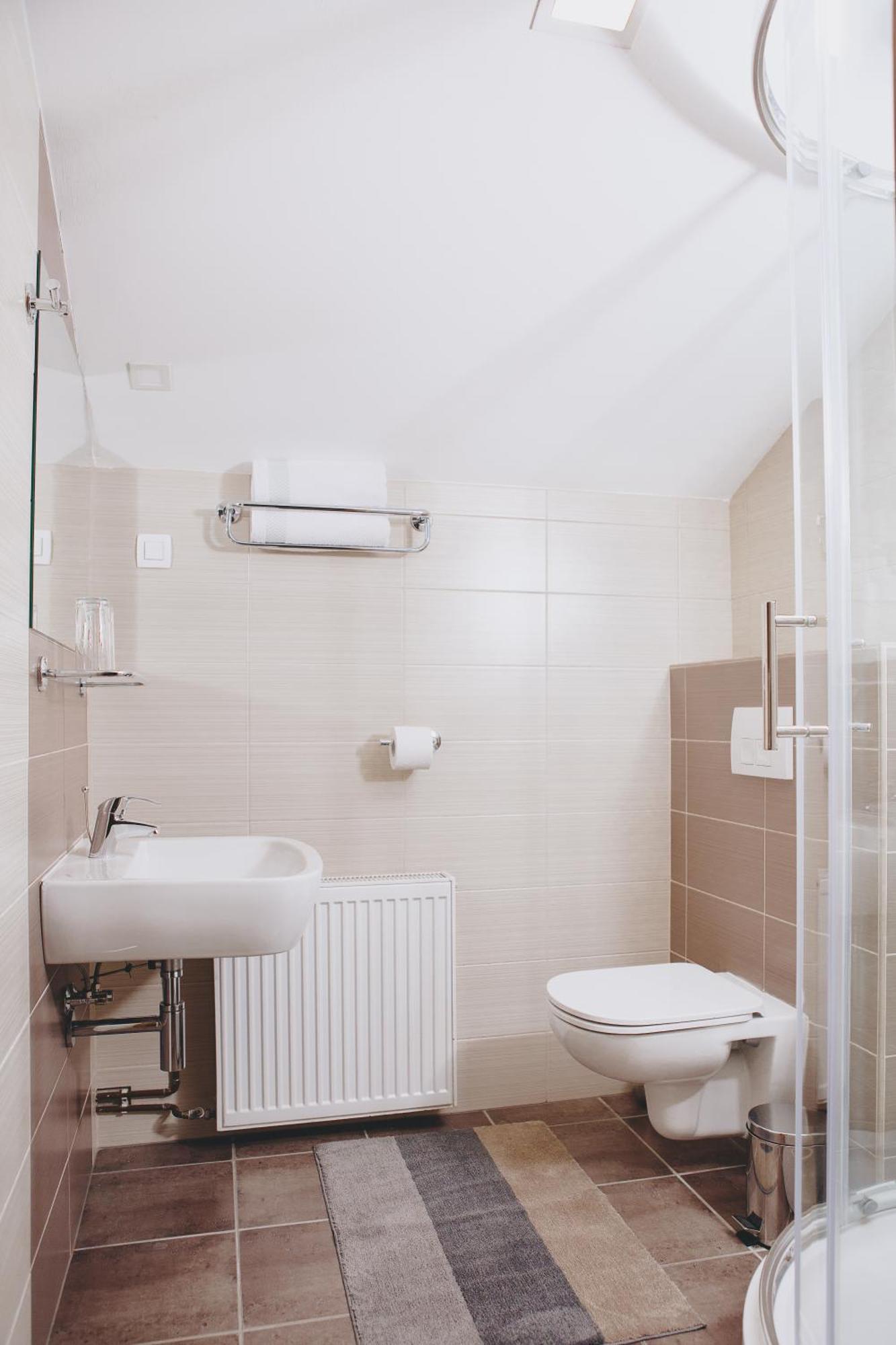 Gostisce Krivograd Hotell Prevalje Rum bild
