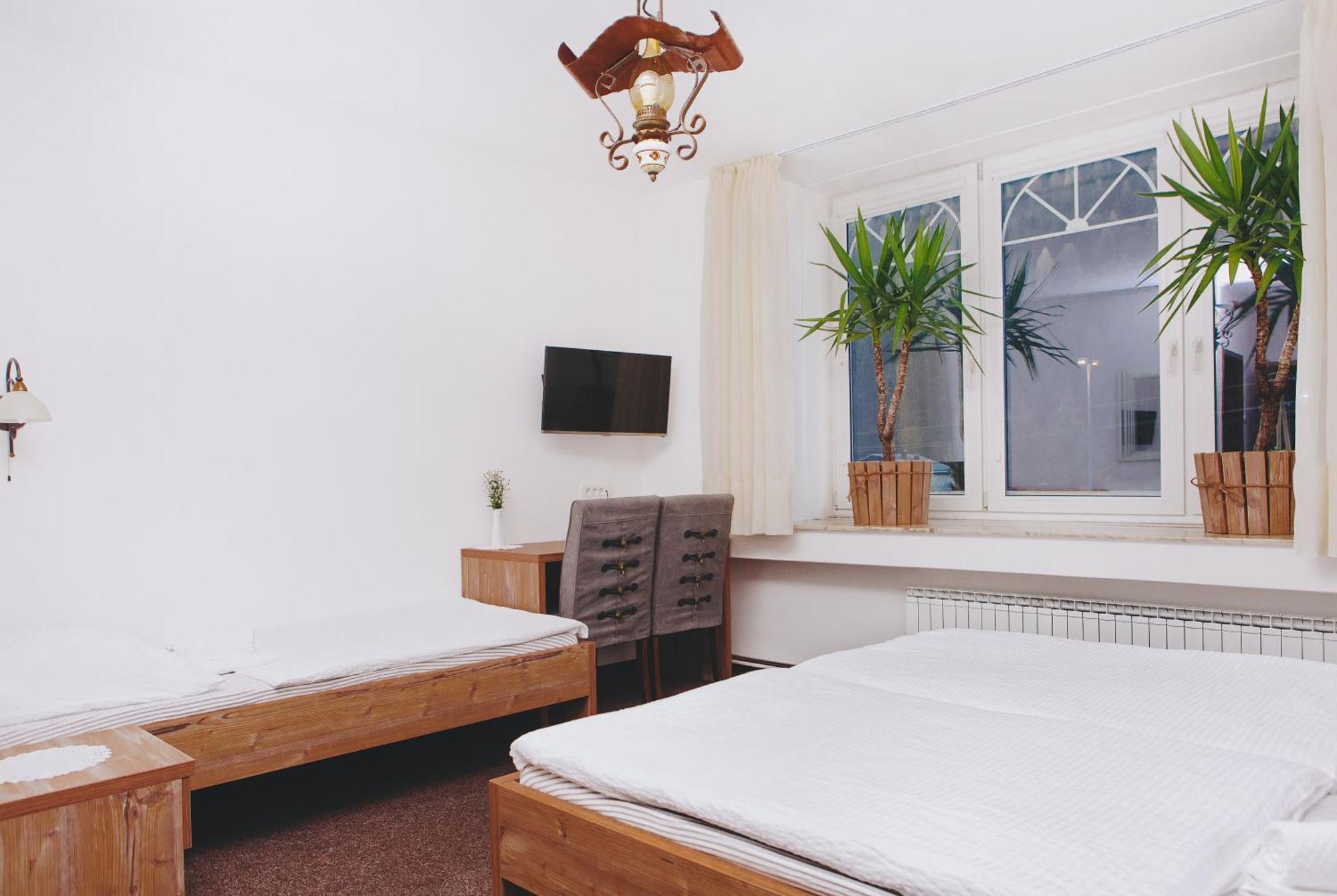 Gostisce Krivograd Hotell Prevalje Rum bild