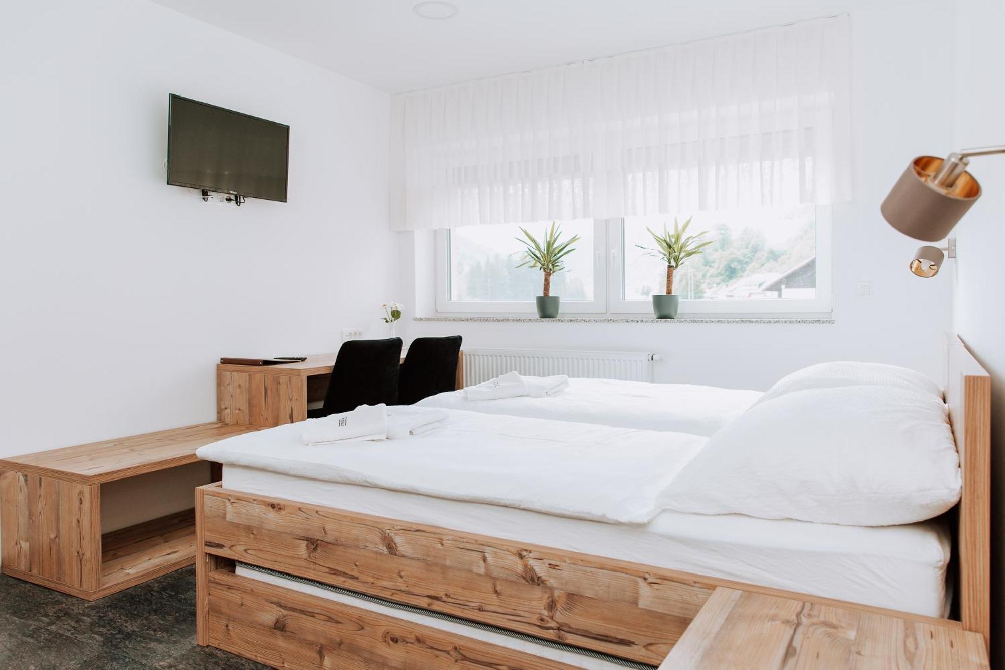 Gostisce Krivograd Hotell Prevalje Rum bild