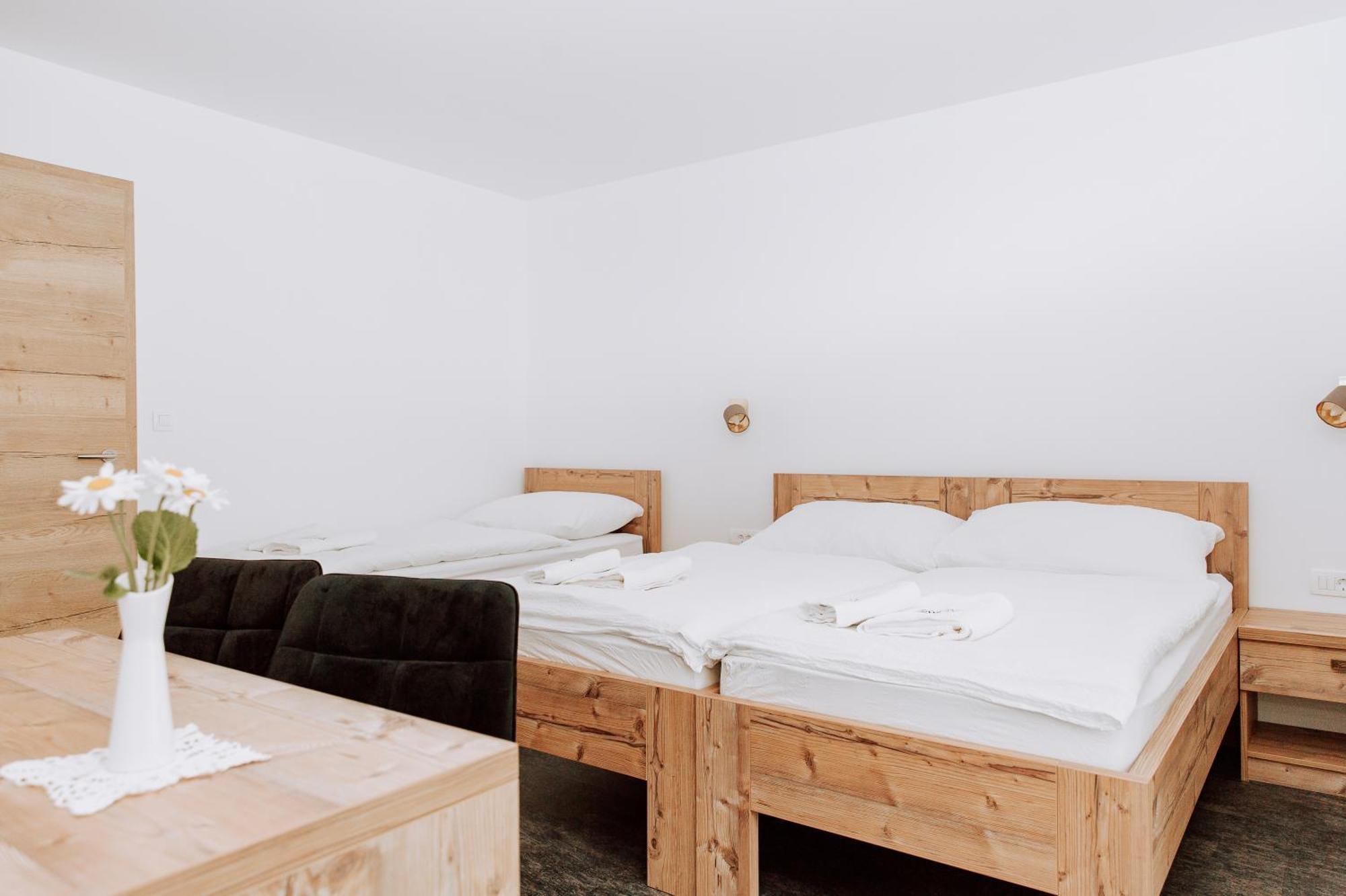 Gostisce Krivograd Hotell Prevalje Rum bild