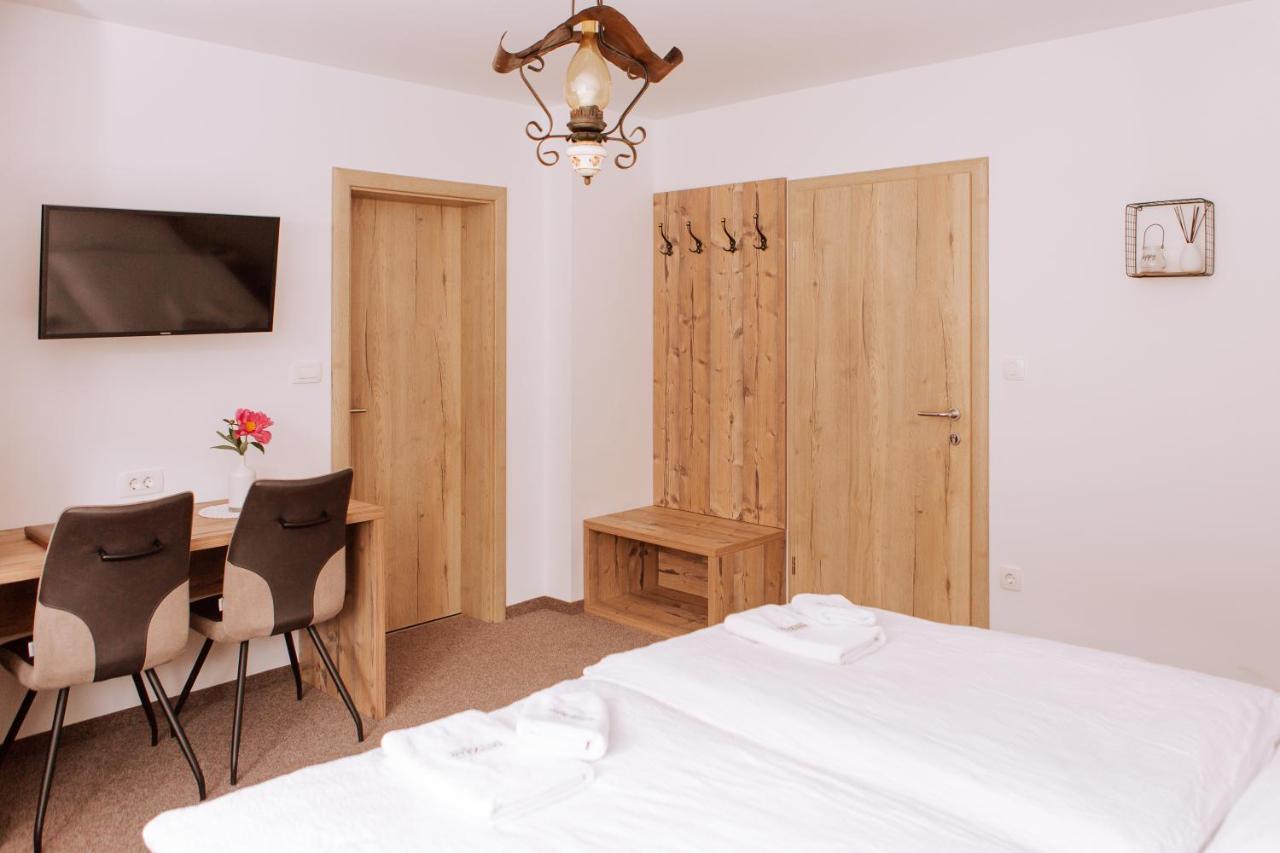 Gostisce Krivograd Hotell Prevalje Exteriör bild